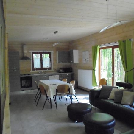 Gîte LE SOUS-BOIS Cerfontaine Extérieur photo
