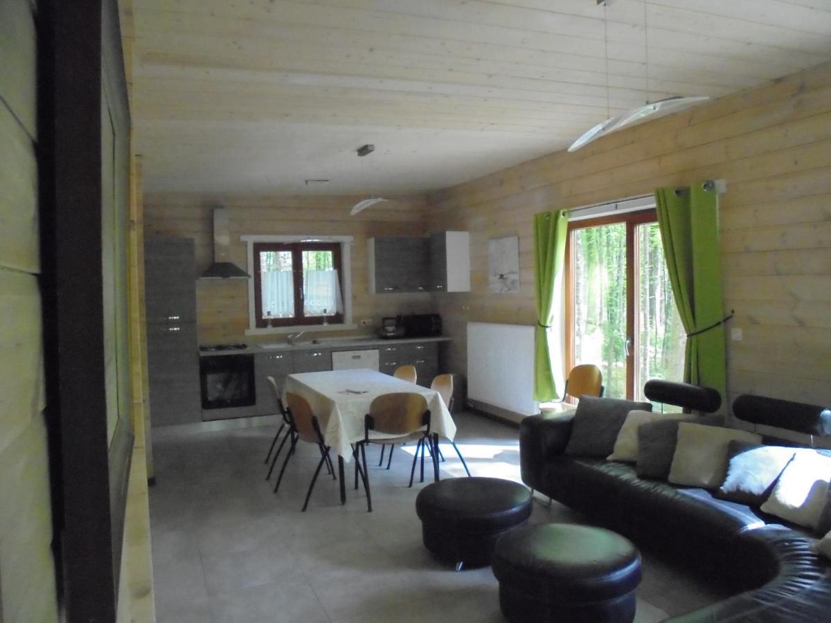 Gîte LE SOUS-BOIS Cerfontaine Extérieur photo